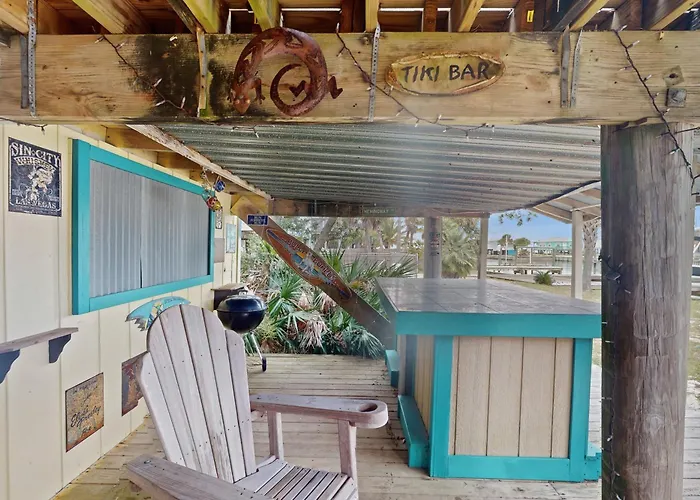 Holiday home Hemingway's Hideaway *